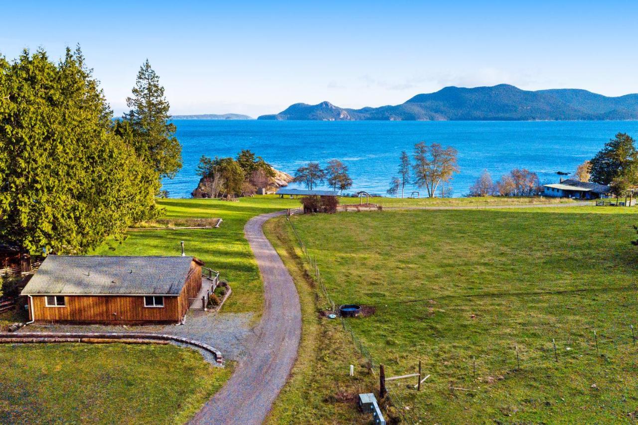 Obstruction Pass Cottage Olga Exterior photo